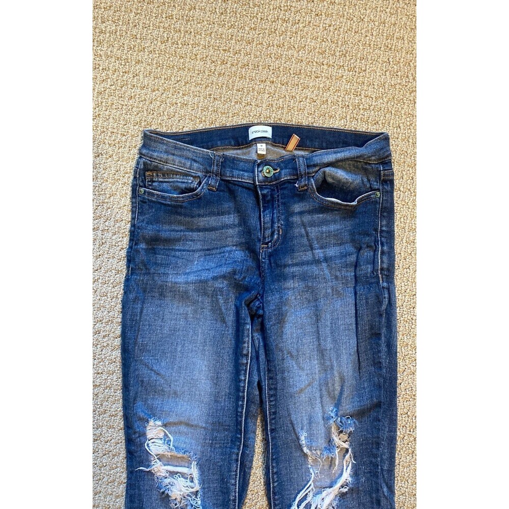 Sneak peek jeans Size 9 Lowrise - Picture 2 of 9